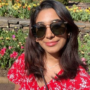 Meet your Posher, Sandy